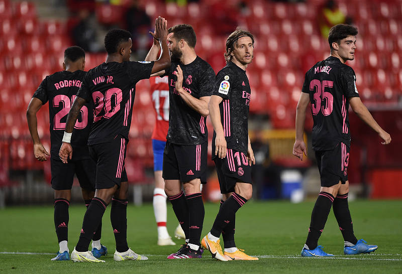 开云官方网站 -包含关键时刻西甲传出新动向，圣安东尼奥马刺遗憾出局，管理层表态——媒体盛赞，阵容厚度经受考验的词条