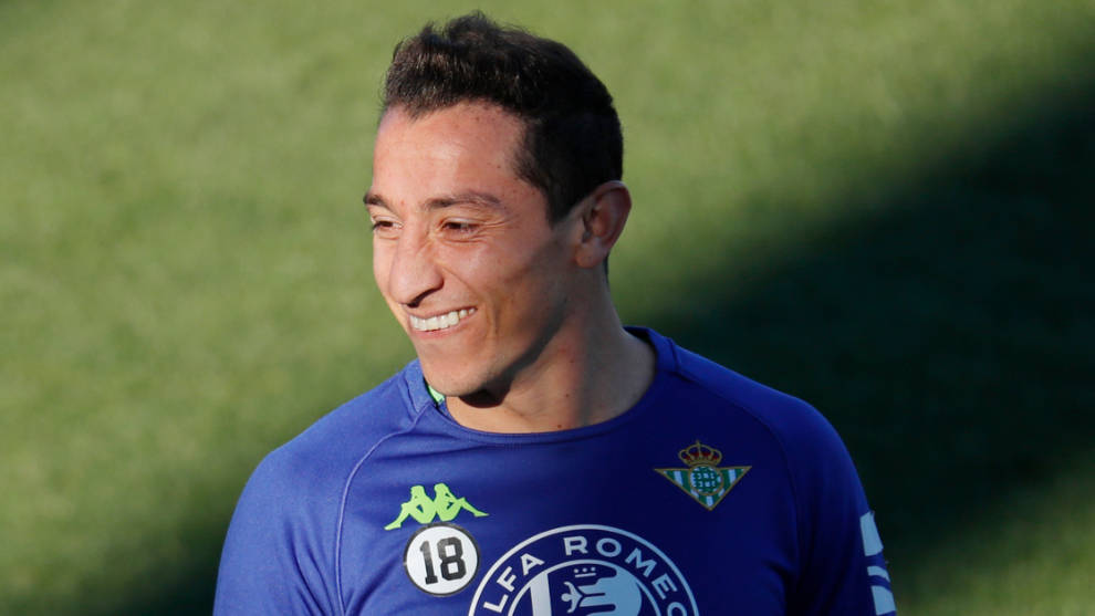 开云官方网站 -关键时刻广州队主帅复盘：西甲节点到来，质疑声仍在，医务组通报恢复(关键时刻是什么意思)