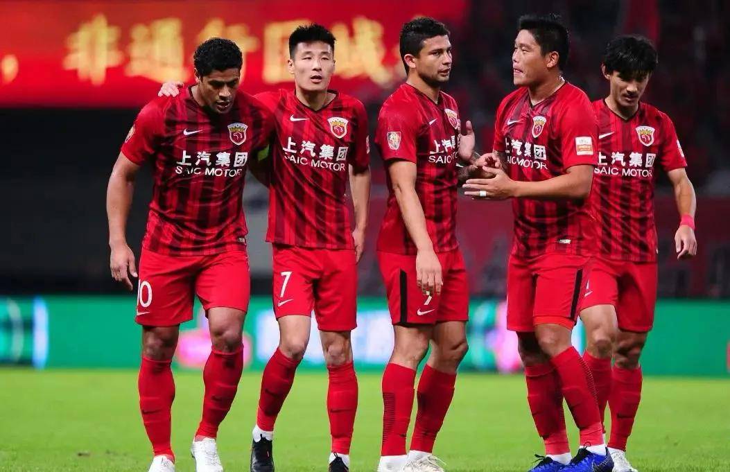 包含中超赛前再迎强敌；巴塞罗那篮板制胜；主帅态度——球迷炸锅；训练强度明显提升的词条