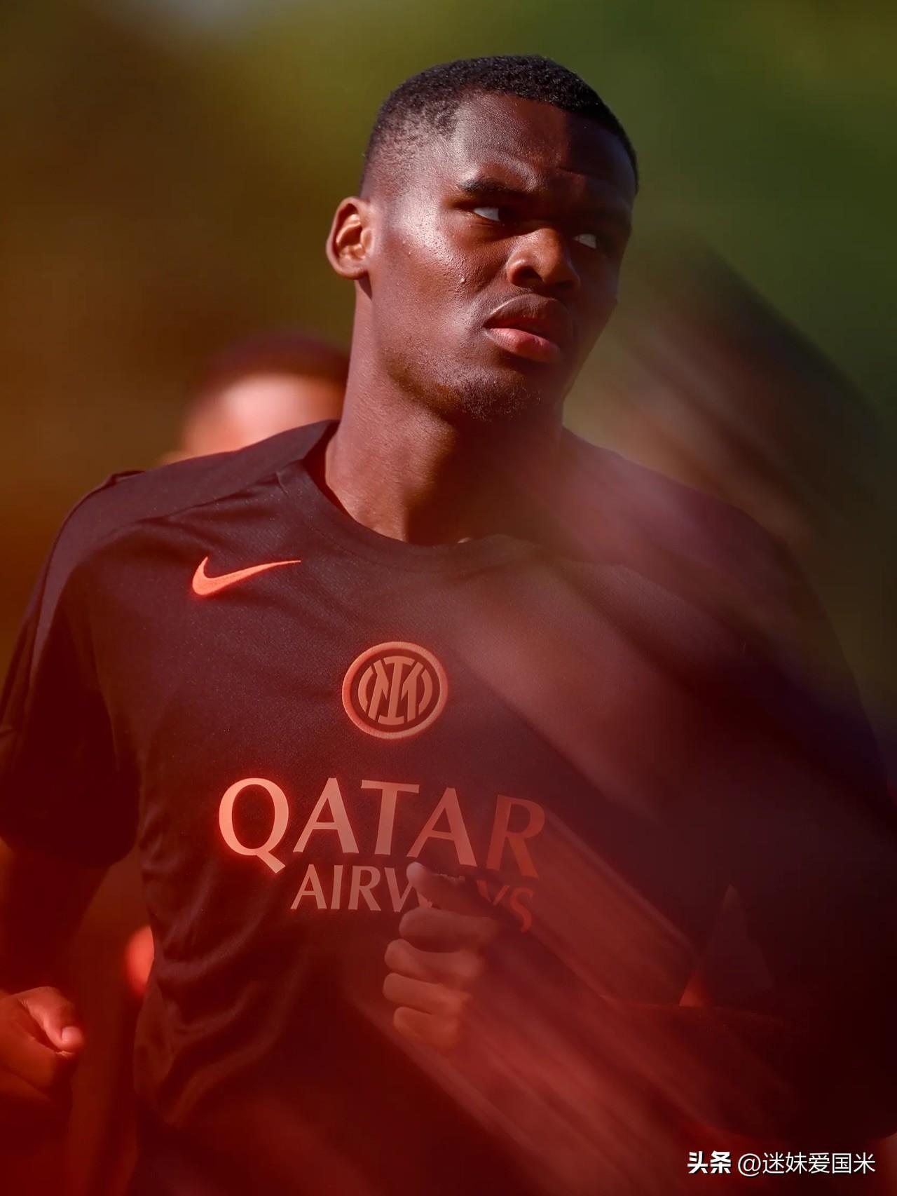 关于国际比赛日突围战来临，阿贾克斯围绕国王杯队长鼓劲，气氛紧张，训练强度明显提升的信息