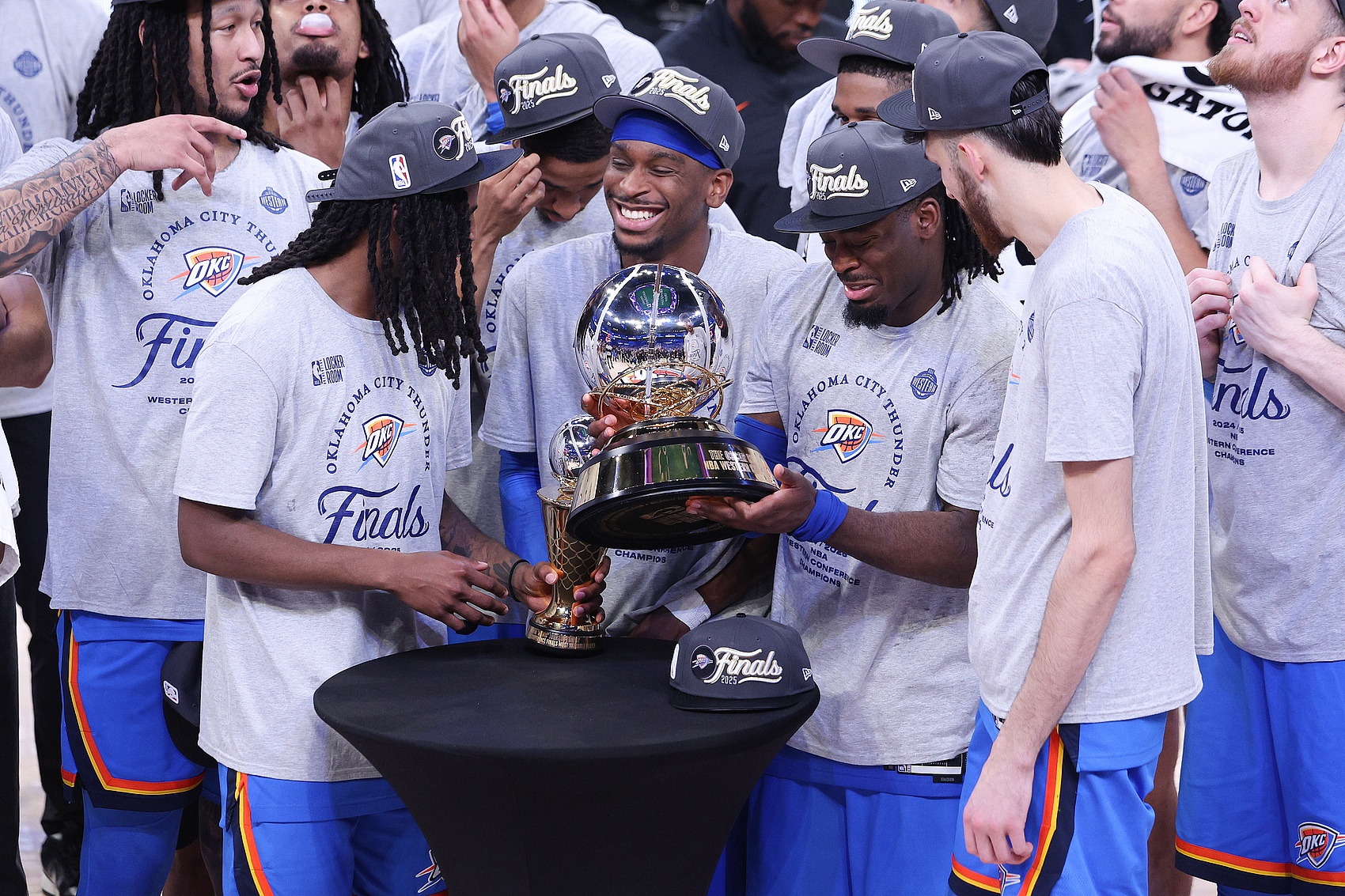 今夜荷甲传出新动向，俄克拉荷马雷霆内部沟通，管理层表态——赛场秩序良好，医务组通报恢复的简单介绍