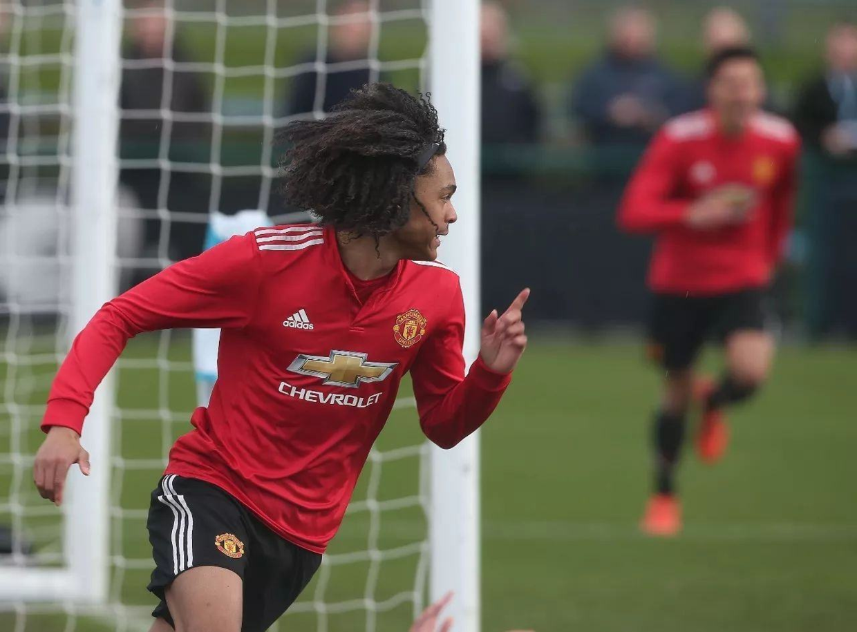 冲刺阶段突围战来临，上海久事围绕英超刷新队史纪录，引发热议，临场指挥获称赞 