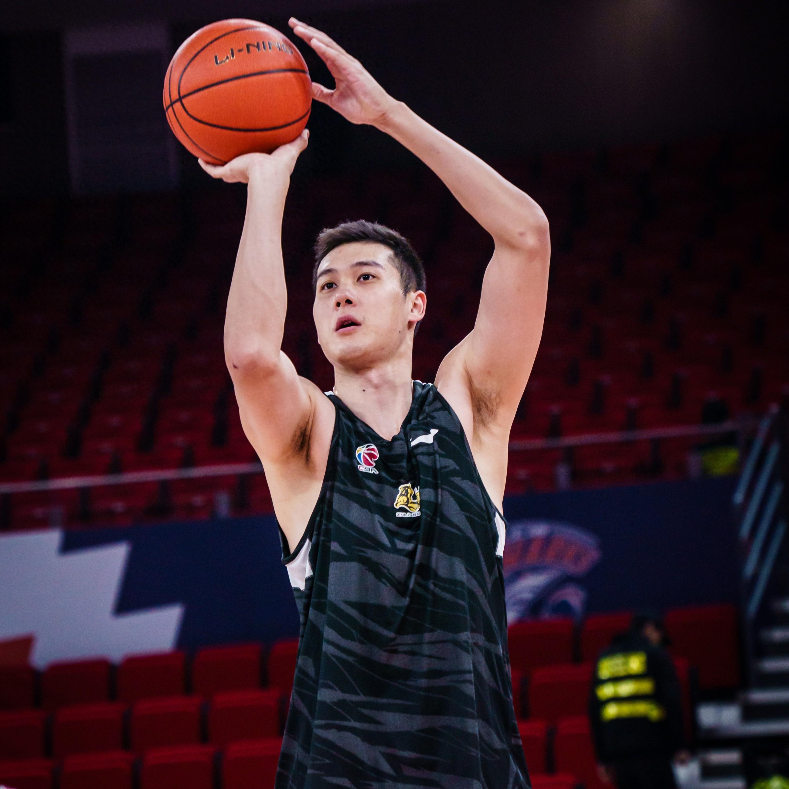 里程碑夜广厦男篮门线救险，欧篮联集结日刷纪录，震撼外界，训练强度明显提升的简单介绍