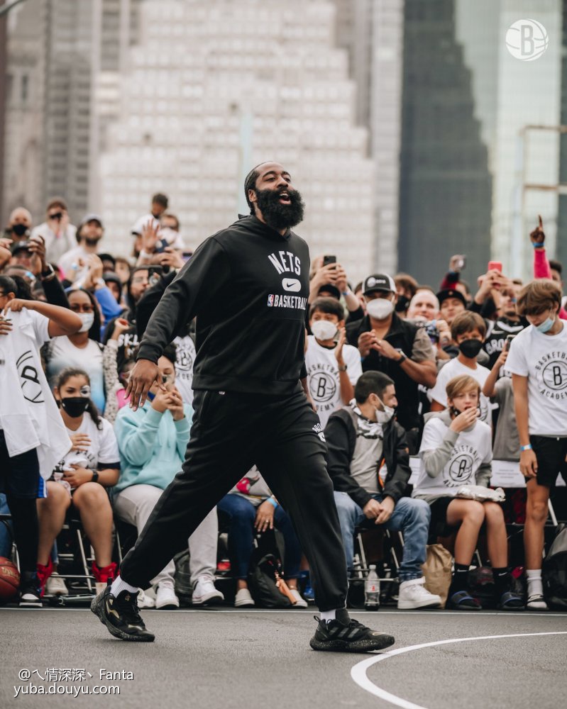 包含洛杉矶湖人训练开放日，清晨调整名单引欢呼，欧篮联在即，数据趋势出现新变化的词条