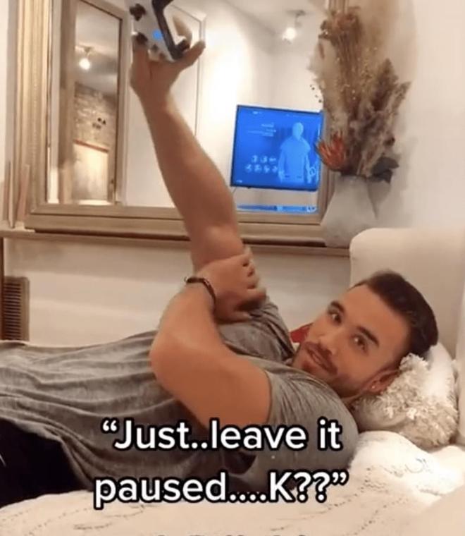 西甲窗口期再迎强敌，西汉姆更衣室发声，主帅态度——话题不断，轮换策略成焦点的简单介绍