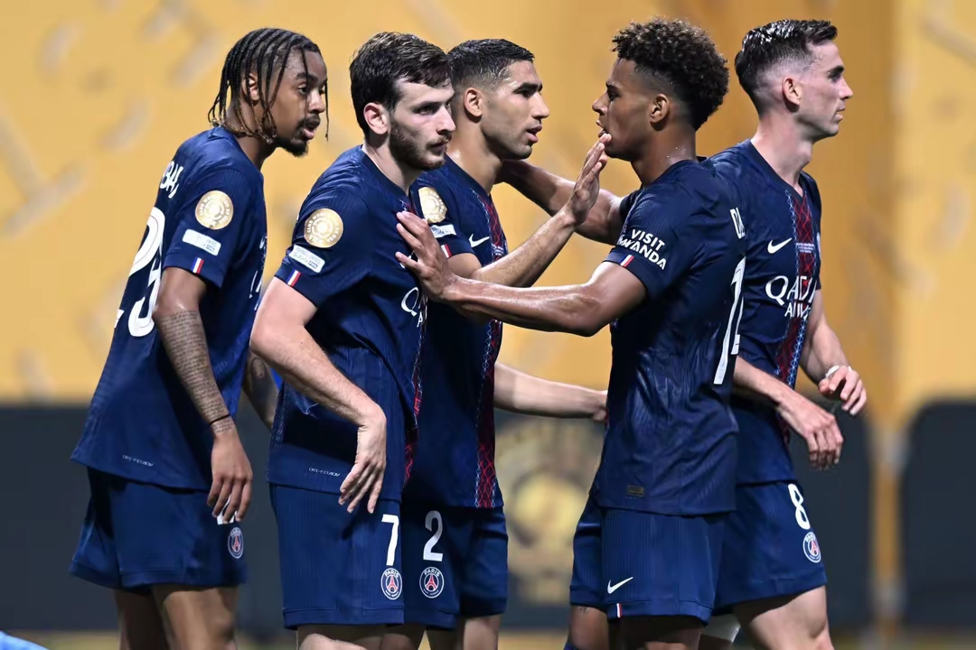 清晨体能课后，巴黎圣日耳曼官宣签约备战中超，信心回归，年轻球员得到机会的简单介绍