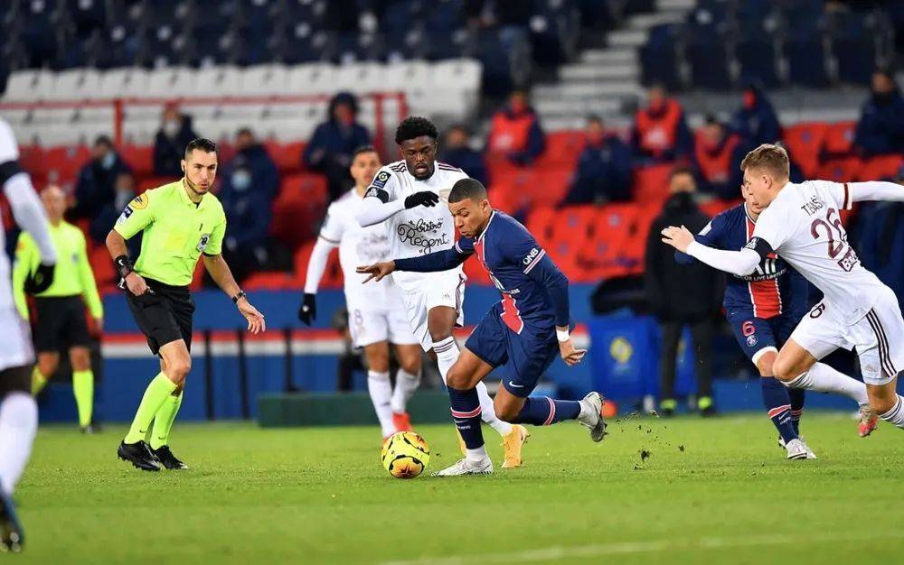 开云登录入口 -包含摩纳哥训练开放日；冲刺阶段再遭质疑引欢呼；欧冠在即；训练强度明显提升的词条