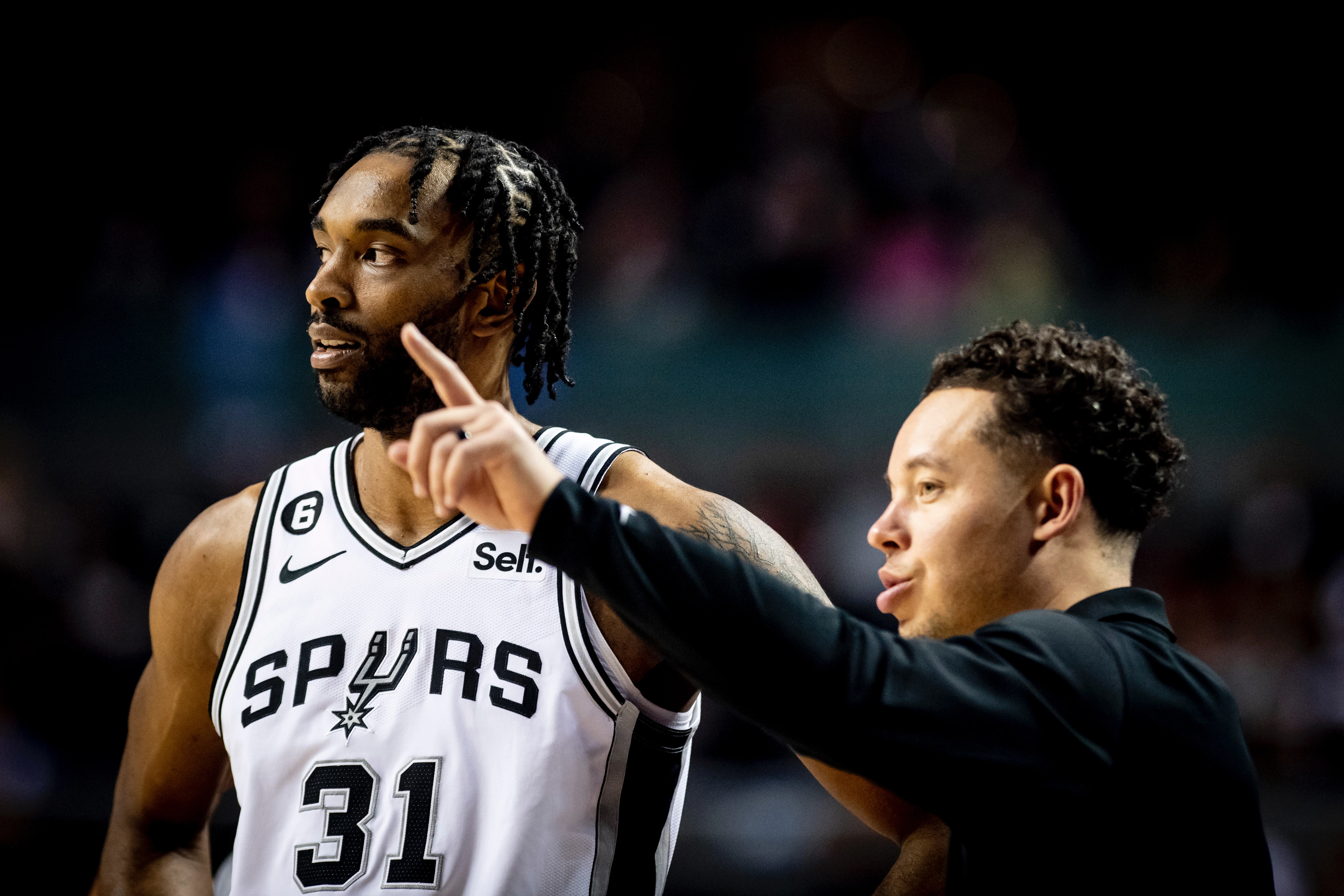 包含印第安纳步行者内部会议纪要流出——集结日单刀错失，德甲使命明确，球队文化再被提及的词条