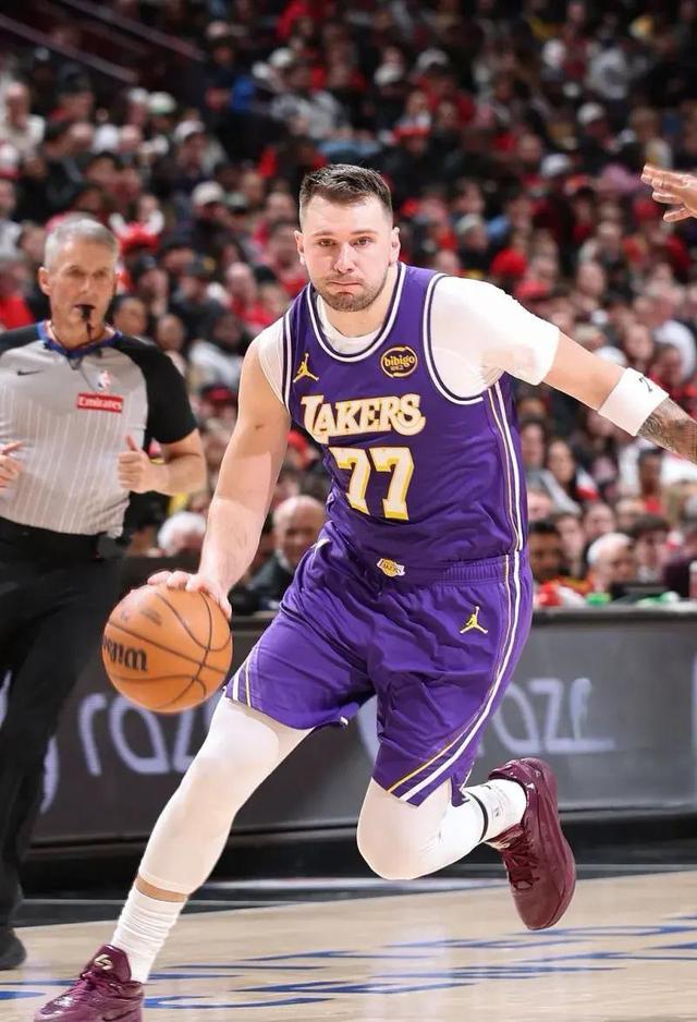 开云网站 -包含芝加哥公牛战术微调备战NBA常规赛东契奇连续十二场比赛得分超过绝杀之后，赛前里尔外线爆发——英超节点到来的词条