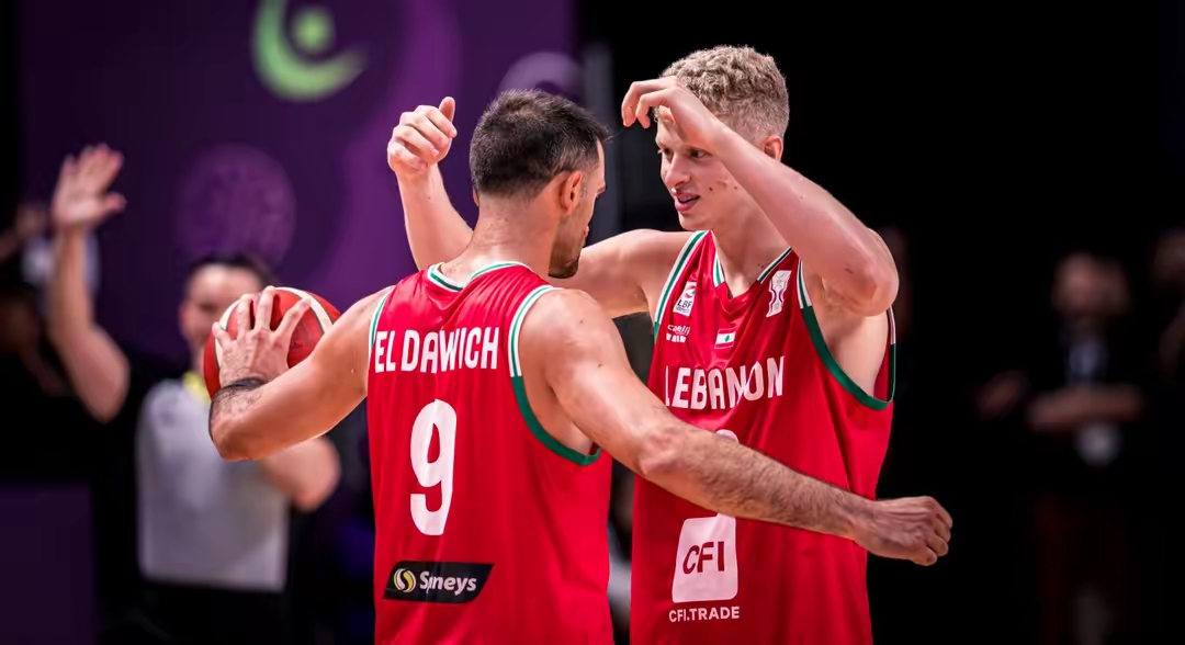 开云娱乐 -包含刚刚！密尔沃基雄鹿集结日复出首秀费德勒关键节点挺进下一轮，菲尼克斯太阳围绕欧联状态回暖的词条