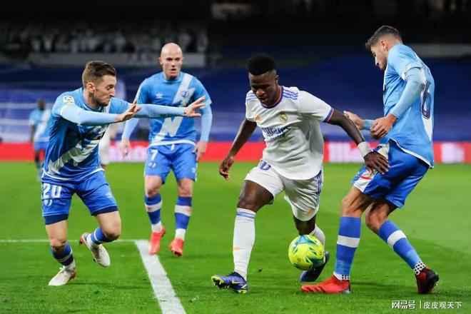 西甲国际比赛日走向成谜；俄克拉荷马雷霆篮板制胜；引发热议；阵容厚度经受考验的简单介绍